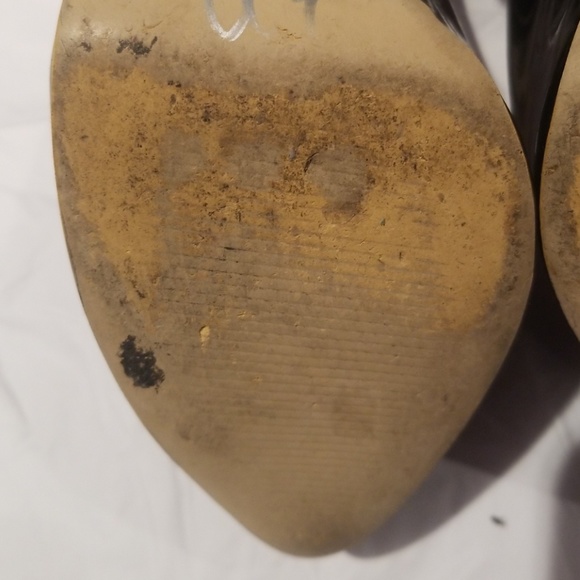 Shoes - Picture 7 of 8